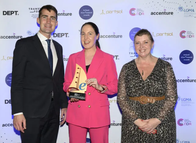 010-2025-EGovernment-awards-Group-photos-with-the-Minister-winners