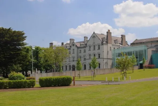 LSAD-Clare-Street-Campus-642x0-c-default